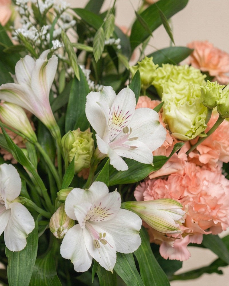 feey-pfirsichgarten-blumenstrau-mit-lisianthus image 2