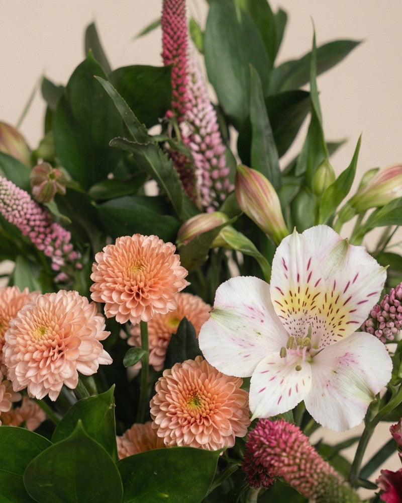 feey-wilde-seele-blumenstrau-pink-mit-nelken image 2