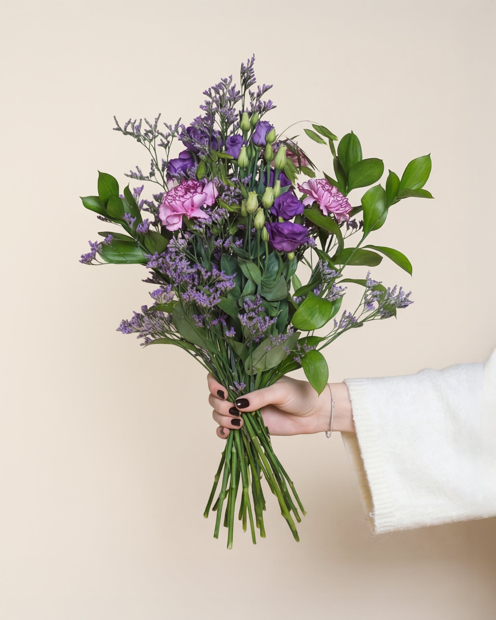 feey-purpurpoesie-blumenstrau-gebunden-mit-lisianthus image 3