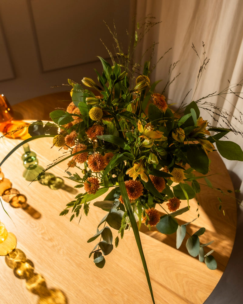 feey-blumenstrau-goldene-stunde-mit-chrysantheme-eukalyptus image 2