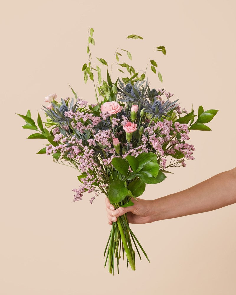 feey-umarmung-blumenstrau-alstroemeria-dianthus image 3