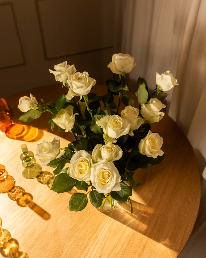 feey-wei-e-rosen-schnittblumen-strau image 8