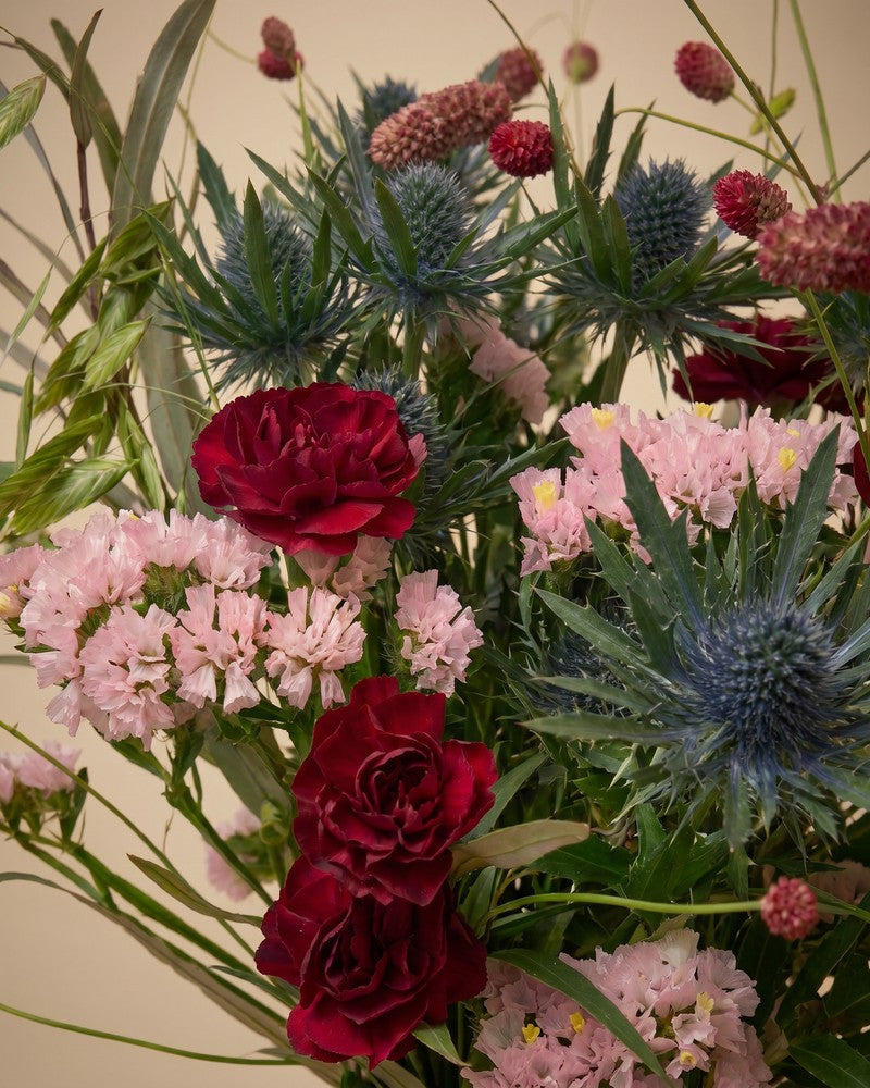 feey-alpenzeit-blumenstrau-neuheit-mit-nelken-eryngium image 2