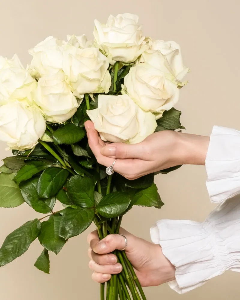 feey-wei-e-rosen-schnittblumen-strau image 1